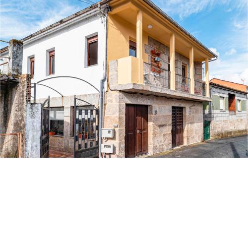 Stunning apartment in A Arnoia with WiFi and 3 Bedrooms