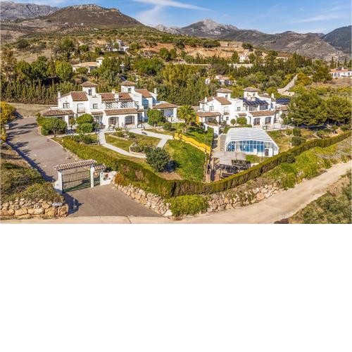 Stunning apartment in Alcaucín with WiFi and 1 Bedrooms