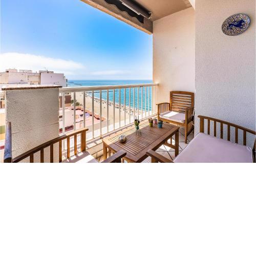Stunning apartment in Almería with WiFi and 3 Bedrooms