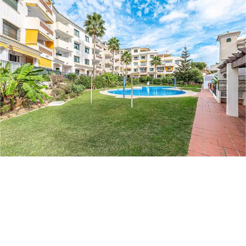 Stunning Apartment In Benalmdena With 2 Bedrooms, Wifi And Swimming Pool