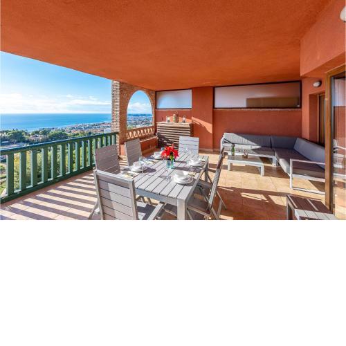 Stunning Apartment In Benalmdena With Outdoor Swimming Pool, Wifi And 2 Bedrooms