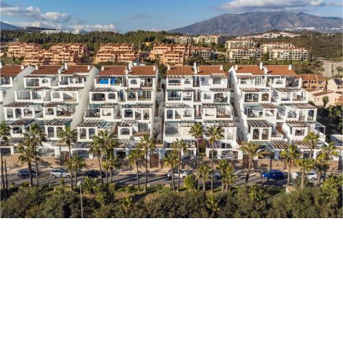 Stunning apartment in Cala de Mijas with WiFi, 2 Bedrooms and Outdoor swimming pool