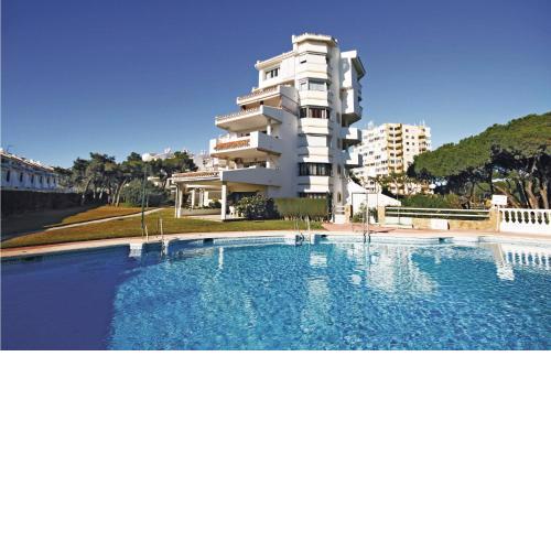 Stunning apartment in Calahonda with 3 Bedrooms, WiFi and Outdoor swimming pool