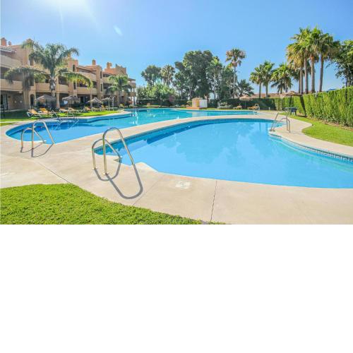 Stunning apartment in Calahonda with 3 Bedrooms, WiFi and Outdoor swimming pool