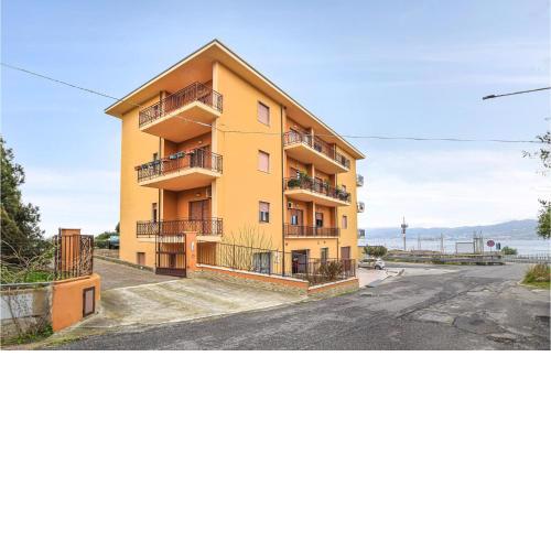 Stunning apartment in Campo Calabro with WiFi and 2 Bedrooms