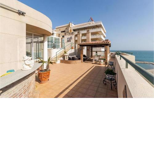 Stunning Apartment In Fuengirola With Wifi, Swimming Pool And 3 Bedrooms