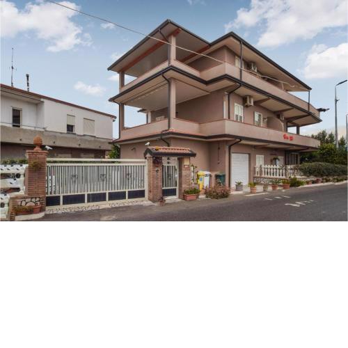 Stunning apartment in Isola di Capo Rizzuto with WiFi and 2 Bedrooms