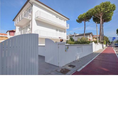 Stunning apartment in lido di camaiore with WiFi and 2 Bedrooms