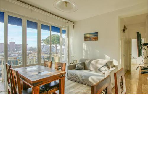 Stunning apartment in Lido di Pomposa with 2 Bedrooms