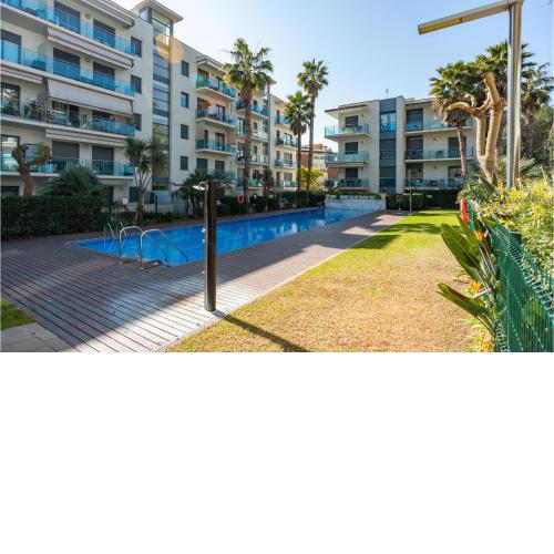 Stunning Apartment In Lloret De Mar With Outdoor Swimming Pool, Wifi And Swimming Pool