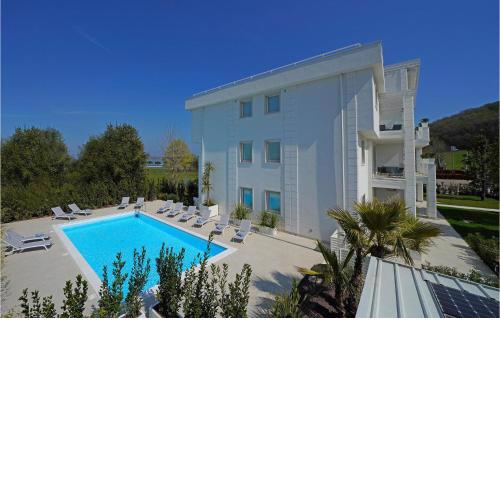 Stunning apartment in Lonato del Garda BS with 1 Bedrooms, WiFi and Outdoor swimming pool