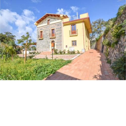 Stunning apartment in Longobardi Marina with WiFi and 2 Bedrooms