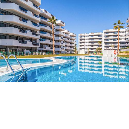 Stunning apartment in Los Arenales del Sol with Jacuzzi, WiFi and Swimming pool