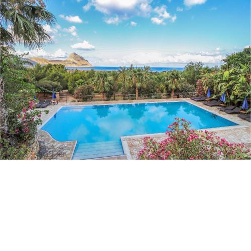 Stunning apartment in Macari with 2 Bedrooms, WiFi and Outdoor swimming pool