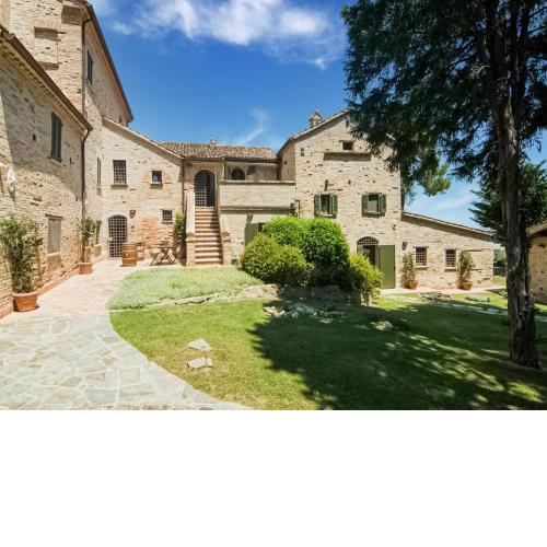 Stunning Apartment in Mombaroccio near Metauro River