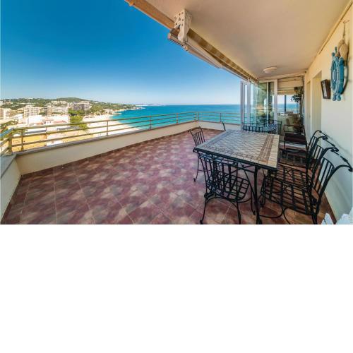Stunning apartment in Platja dAro with 3 Bedrooms and WiFi