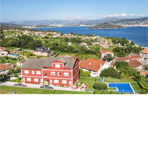 Stunning apartment in Raxo with Outdoor swimming pool, WiFi and 2 Bedrooms