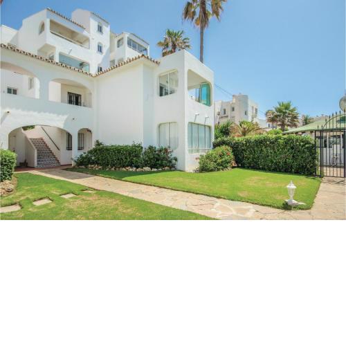 Stunning apartment in Riviera del Sol with 2 Bedrooms, WiFi and Outdoor swimming pool