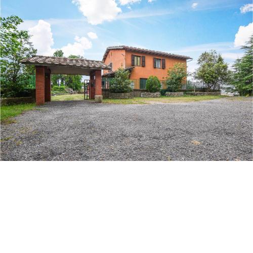 Stunning apartment in Roccalbegna with 3 Bedrooms