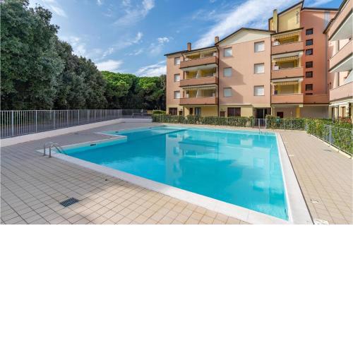 Stunning apartment in Rosolina Mare with 1 Bedrooms, Outdoor swimming pool and WiFi