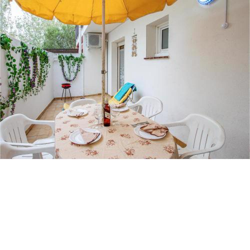 Stunning apartment in Sant Antoni de Calonge w/ 1 Bedrooms