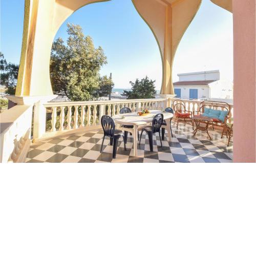 Stunning apartment in Scoglitti with 3 Bedrooms and WiFi