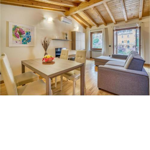 Stunning apartment in Toscolano Maderno with 2 Bedrooms and WiFi