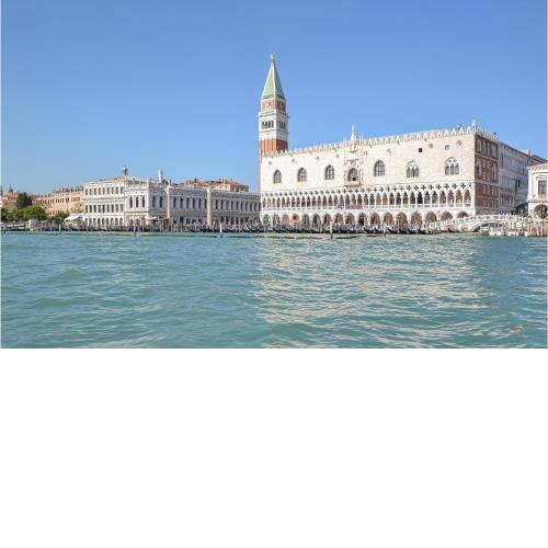 Stunning apartment in Venezia with 2 Bedrooms and WiFi
