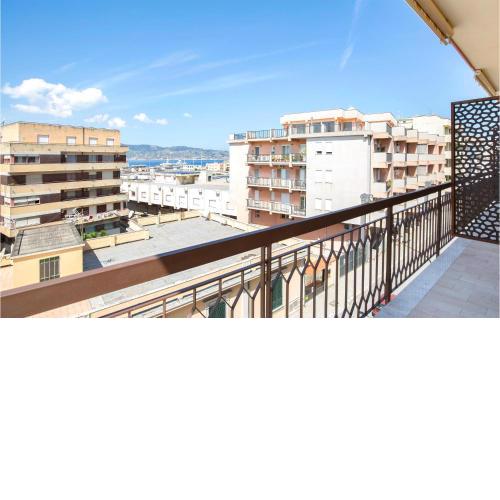 Stunning apartment in Villa San Giovanni with 3 Bedrooms and WiFi