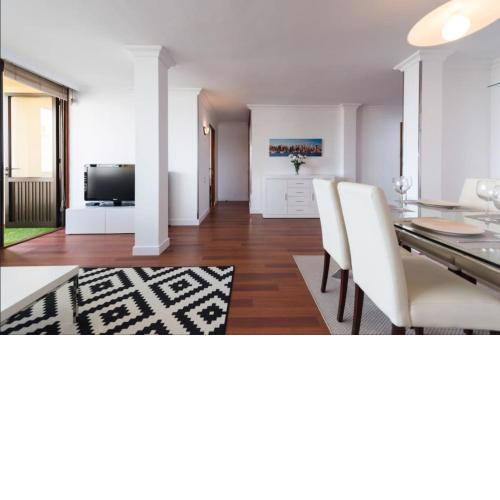 Stunning apartment terrace & views