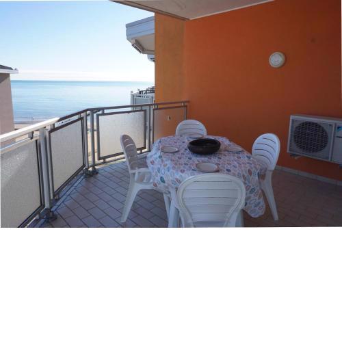 Stunning Apartment with Sea View Beachfront in Porto Santa Margherita by Beahost