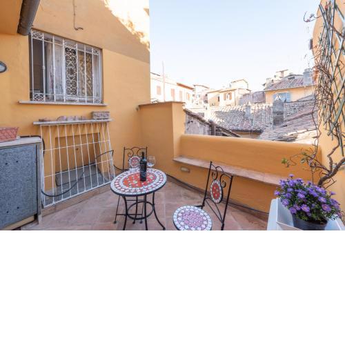 Stunning Campo De Fiori Apartment with Terrace