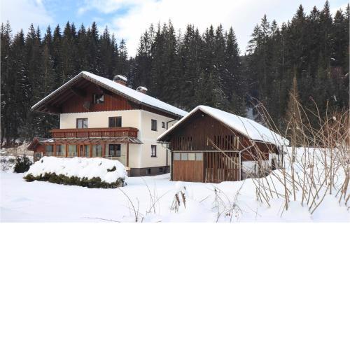 Stunning caravan in Gosau with WiFi and 6 Bedrooms