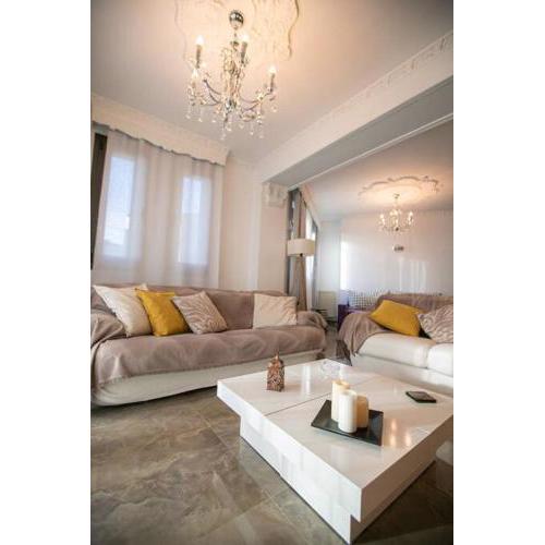 Stunning city view apt & parking space at Old town