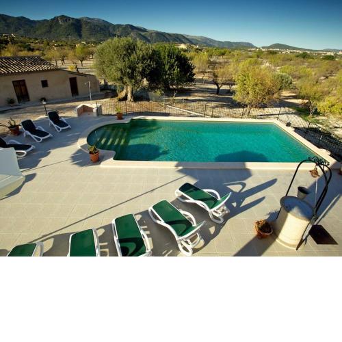 Stunning country house with pool and panoramic views for 10 people