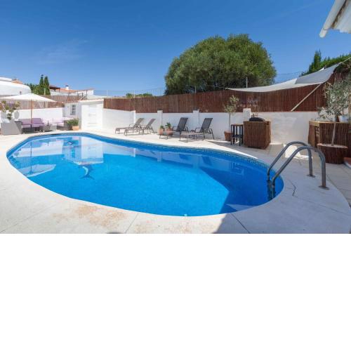 Stunning family villa with pool Ref 156