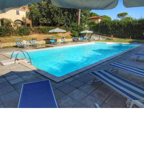 Stunning Farmhouse with Swimming Pool and Jacuzzi in Umbria