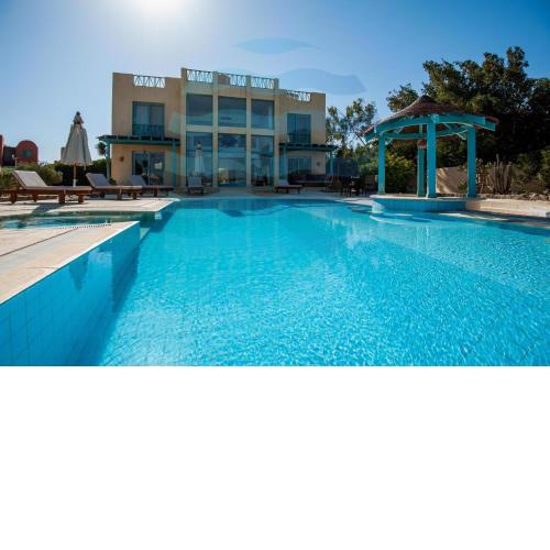 Stunning Golf Villa in El Gouna with Boat & Heated Pool