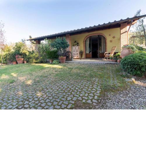 Stunning holiday home in Arezzo with private garden