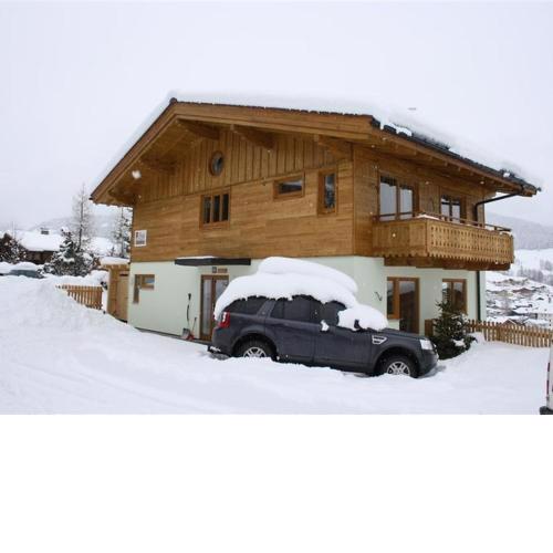 Stunning Holiday Home with Balcony Ski Storage Parking