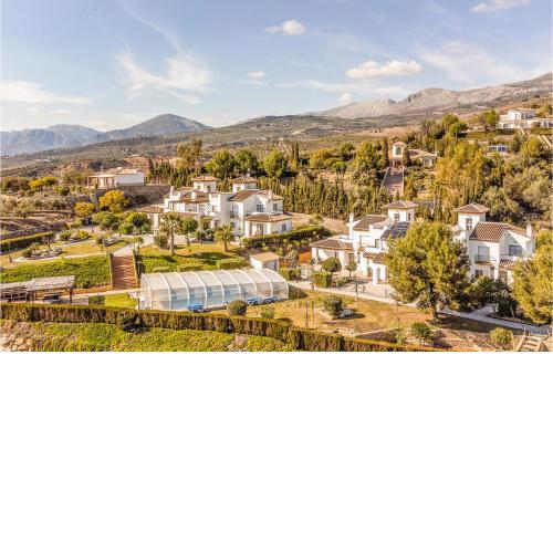 Stunning home in Alcaucín with WiFi and 2 Bedrooms