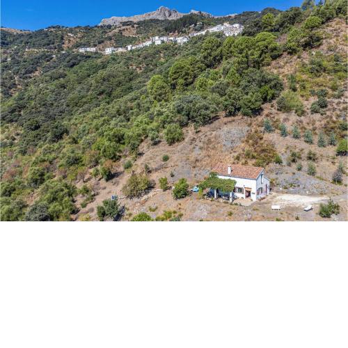 Stunning home in Algatocin with WiFi and 3 Bedrooms