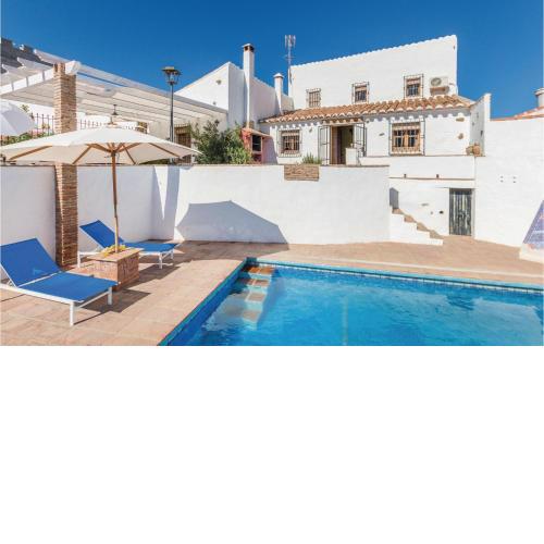 Stunning home in Almachar with 5 Bedrooms, WiFi and Outdoor swimming pool