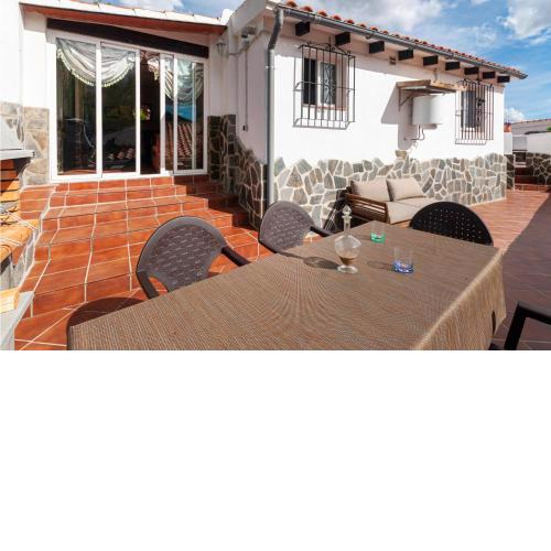 Stunning home in Antequera with 3 Bedrooms, WiFi and Outdoor swimming pool