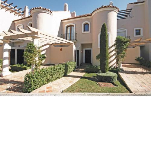 Stunning Home In Benahavs With 3 Bedrooms, Outdoor Swimming Pool And Swimming Pool