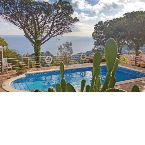 Stunning home in Blanes with 4 Bedrooms and Outdoor swimming pool