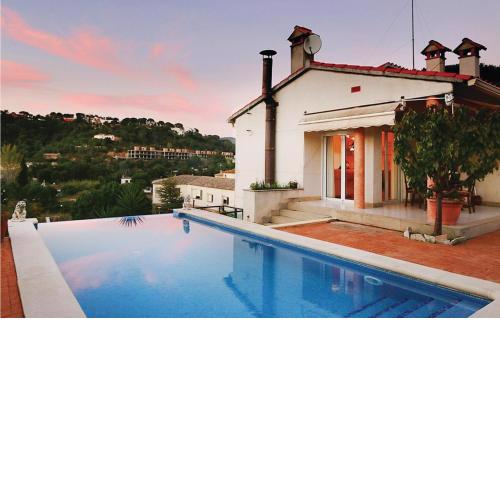 Stunning home in Calonge with 4 Bedrooms, WiFi and Outdoor swimming pool
