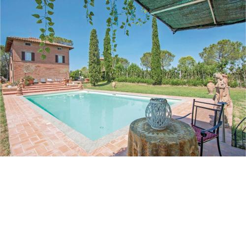 Stunning home in Castiglione del Lago with 6 Bedrooms, WiFi and Outdoor swimming pool