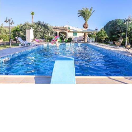 Stunning home in Chiaramonte Gulfi with Outdoor swimming pool, WiFi and Private swimming pool