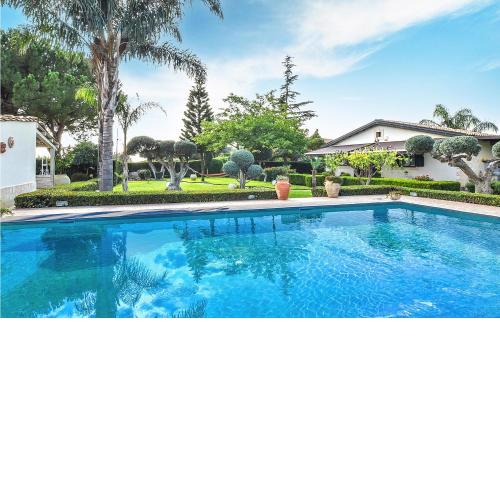 Stunning home in Chiaramonte Gulfi with WiFi, 3 Bedrooms and Outdoor swimming pool